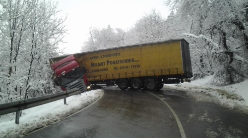 Šleper proklizao na putu