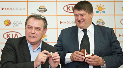 Proverili da li je prsten  zlatan: Čović i Lisac