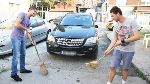 Pomeli put kojim se Saša kreće: Stefan i Nemanja