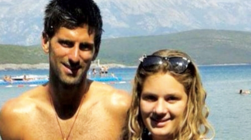 Nole sa koleginicom Jovanom Kaluđerović u plićaku