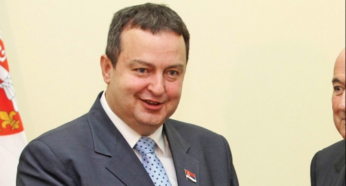 Samo mu još fali da se bakće sa Toletom i Zvezdom: Ivica Dačić
