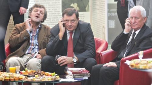 Ekipa mala ali odabrana: Kusturica, Bećković  i Dodik zamezetili na Sajmu knjiga