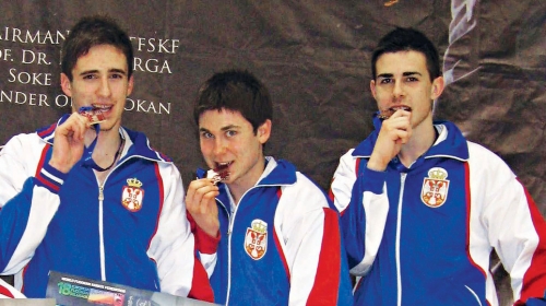 Nerazdvojni niški trojac