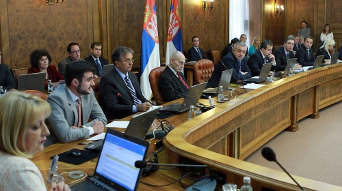 Ukupan kredit od  500 miliona dolara bio je namenjen  za isplatu više od  700.000 plata i više od  1,7 miliona penzija