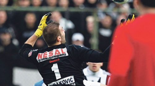 Sporni trenutak kada je  sudija zbog navodnog faula  nad golmanom Novog Pazara poništio gol gostima