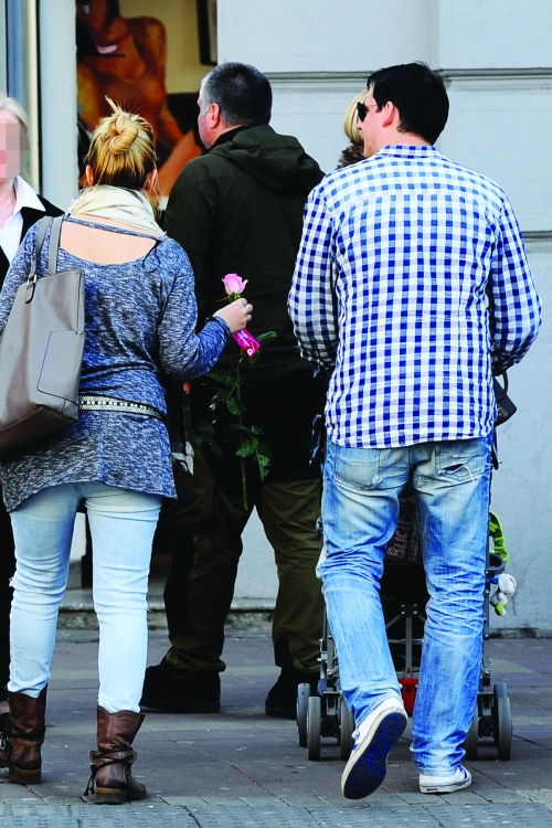 Zoran Kesić u šetnji sa suprugom i sinom Foto: Vesna Lalić
