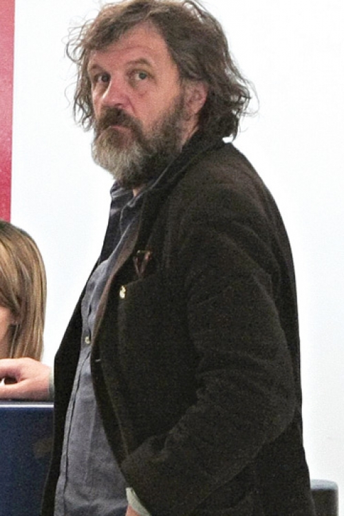 Uprkos  promenjenom  imidžu, naš  paparaco ga je  prepoznao:  Kusturica