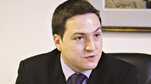 Branko Ružić,  potpredsednik  kluba, već desetak  dana nagovara  Krstajića da  se vrati, iako  ga je Đura oterao  krajem 2011. g