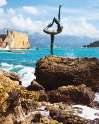 Budva je stara oko  3.450 godina i jedan  je od najstarijih  gradova na Jadranu