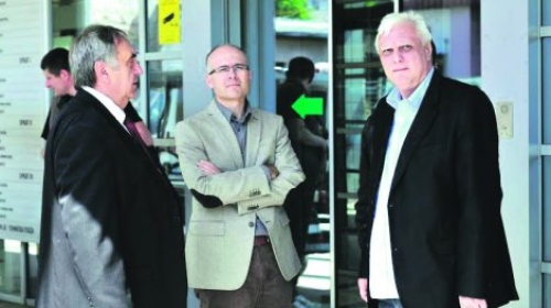 Dalje nećete moći: Vučević i Krstić ispred bolnice
