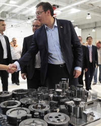 Predsednik Vlade Srbije Aleksandar Vučić obilazi proizvodni pogon kompanije Džonson elektrik u Nišu