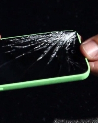 iPhone 5C je radio posle pada, ali ekran se slomio