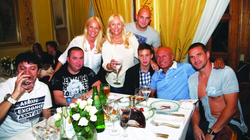 Familija na okupu