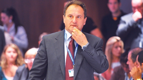Brzina ili stari žilet razlog je da se Vlahović posekao