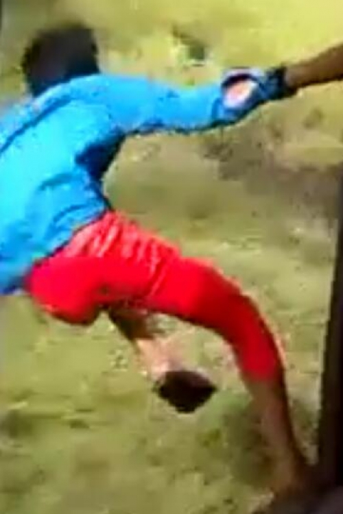 surfer na vozu