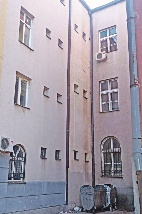 Prozor suda kroz koji je pobegao optuženi