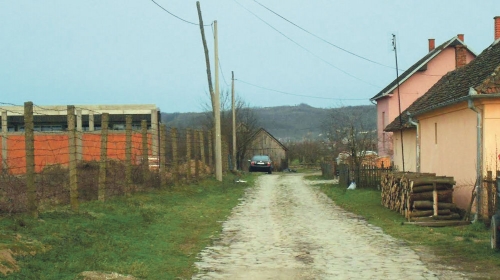 Blizu fabričkog kruga  nalazi se desetak kuća, a  prva je udaljena svega  osam metara. Nadležni tvrde  da nema razloga za brigu