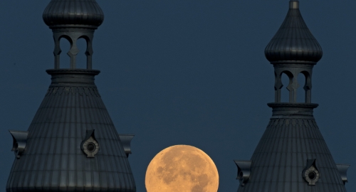 Supermesec "prošetao" svetom Foto: AP | Foto: 