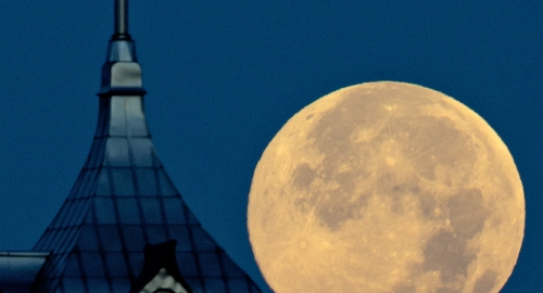 Supermesec "prošetao" svetom Foto: AP | Foto: 