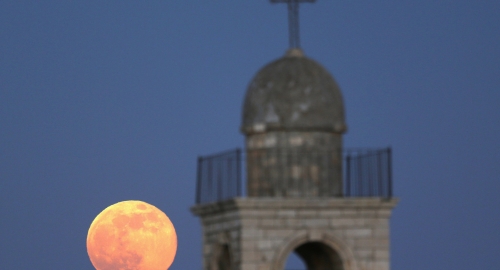 Supermesec "prošetao" svetom Foto: Reuters | Foto: 