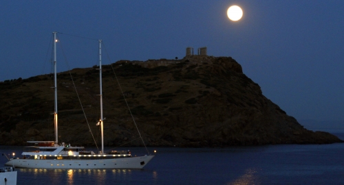 Supermesec "prošetao" svetom Foto: Reuters | Foto: 