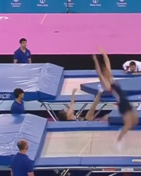 Momak očigledno ima odlichne refleske čim ga je uhvatio u vazduhu