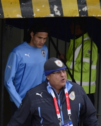 Edinson Kavani vidno potrešen stiže na trening reprezentacije