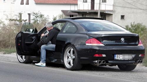 Pevač ugrožavao  bezbednost u saobraćaju zbog grickalica