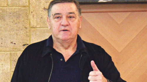 „Mrkonjića treba smeniti po  hitnom postupku zato što  sam se sa igračicama smrzao  ko pi*da, jer on nije završio autoput“