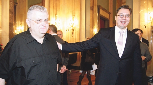 Čankovi nude  pomoć, Vučićevi  se nećkaju