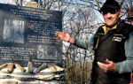 „Ono što je život  rastavio, zaborav  neće“: Miodrag pored   Mikulinog groba