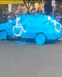 Auto na mestu za invalide