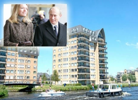 U ovoj zgradi na idiličnom kanalu u Vorshotenu živi Marija Putin