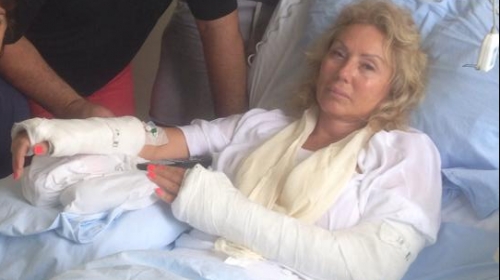 Lepa Brena sa porodicom u bolnici
