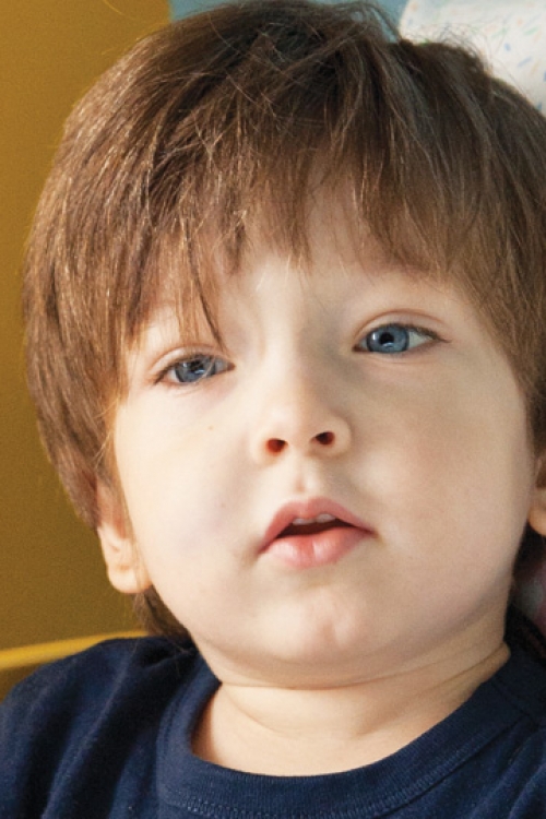 Boris (3) skoro godinu dana čeka  lek koji mu je država obećala, a bez koga mu sledi agonija