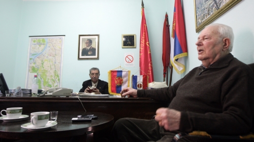 Tito i dalje visi iznad stola
