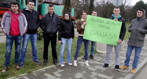 Mladi Kostolčani protestuju