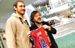 Bliski  susret u  Moskvi nije  mogao da prođe  bez poklona: Nenad Krstić i Emir Kusturica