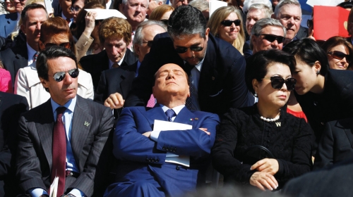 Ošamutilo ga sunce posle dugog  putovanja: Silvio Berluskoni