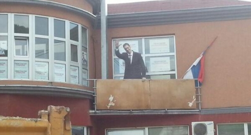 Vučić od kartona