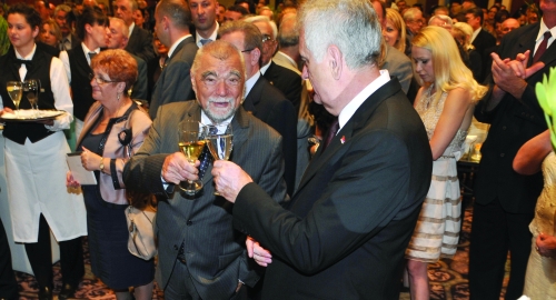 Za Evropu: Mesić sa vinom, Nikolić sa vodom