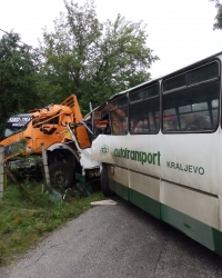Sudar kamiona i autobusa / Foto: N. Božović
