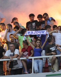 Navijači “torcide”  su se na čudan način  zabavljali na meču  Hajduk-Osijek