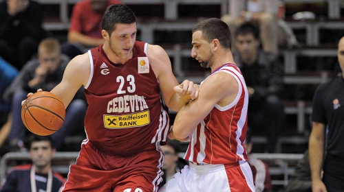 Povukao na tatu, ali umesto pendreka dohvatio loptu: Jusuf Nurkić