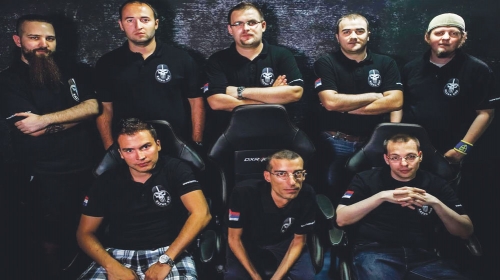 Iza njih ostaje samo pustoš:  Članovi „Kazna kru“, jedne  od najboljih tenkovskih  posada na planeti!