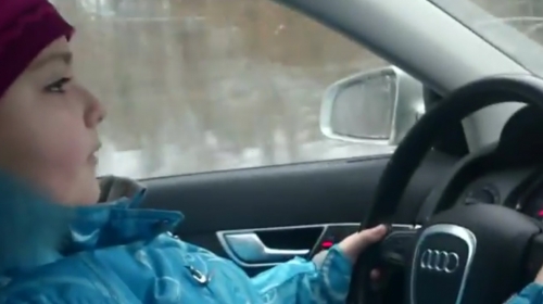 Devojčica vozi 100 na sat
