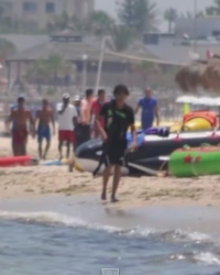 Napadač s kalašnjikovim na plaži