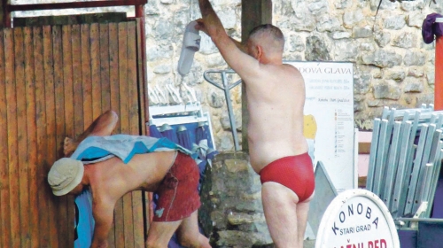 I papuče  moram da  operem: Brstina