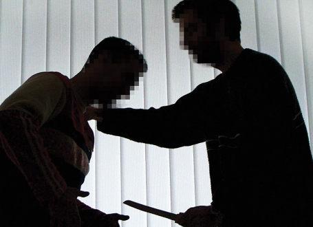 Policija traga za Zoranom Jolovićem, radnikom  „Bajke” koji je nakon svađe nožem usmrtio Nikolu  Bukomirovića, a teško ranio Dra