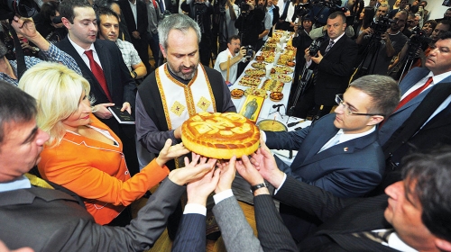 Slavski kolač  okretali članovi   stranačkog vrha